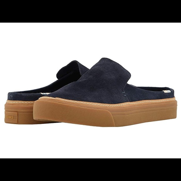 Toms Shoes - Woman’s slip on sneakers